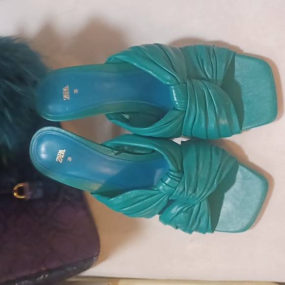 ZARA BRIGHT APPLE GREEN LEATHER KITTEN HEEL MULES SZ.39 - Picture 4 of 9